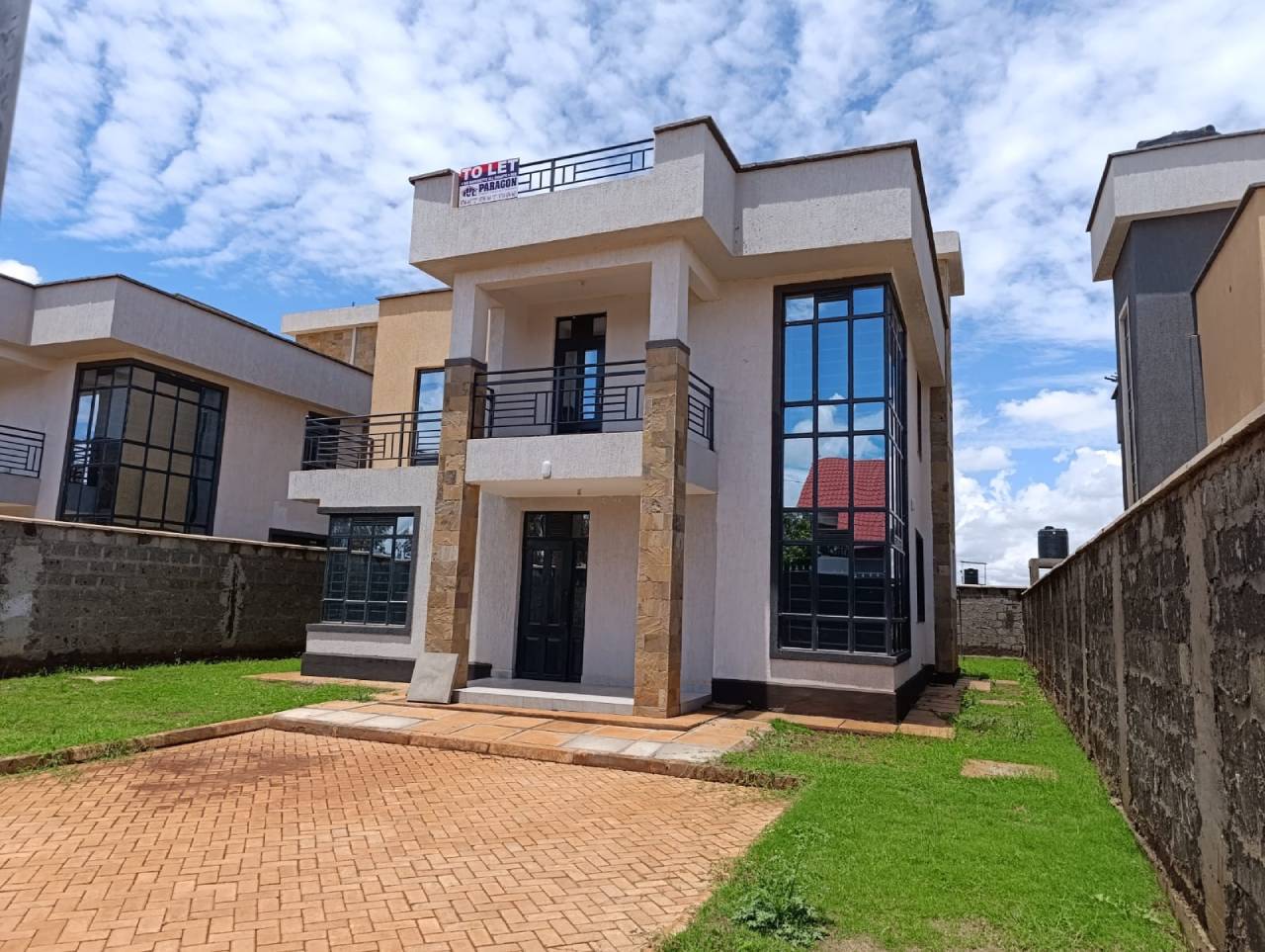Spacious 4-bedroom all-en-suite